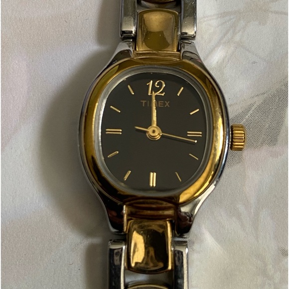 Beautiful Unique Timex Quartz 2-Toned Vintage Ladies Dress